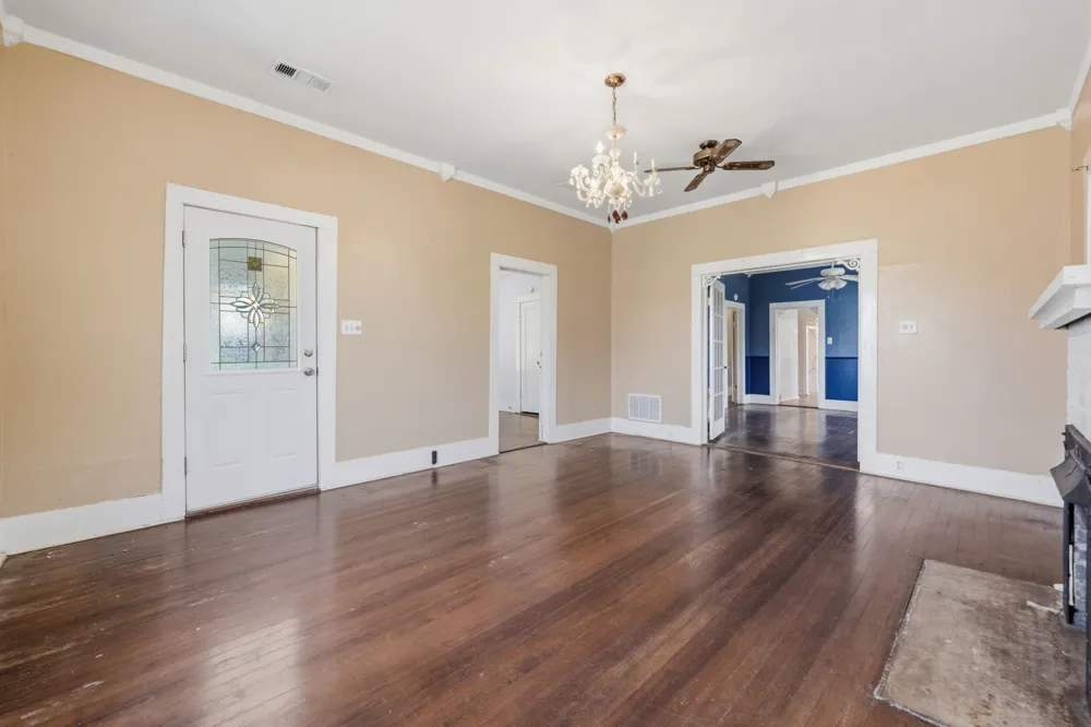 619 W Bell Avenue Rockdale, TX 76567
