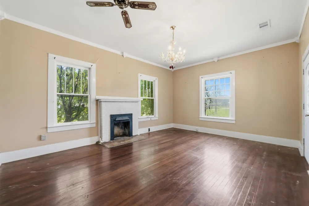 619 W Bell Avenue Rockdale, TX 76567