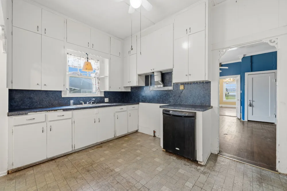 619 W Bell Avenue Rockdale, TX 76567