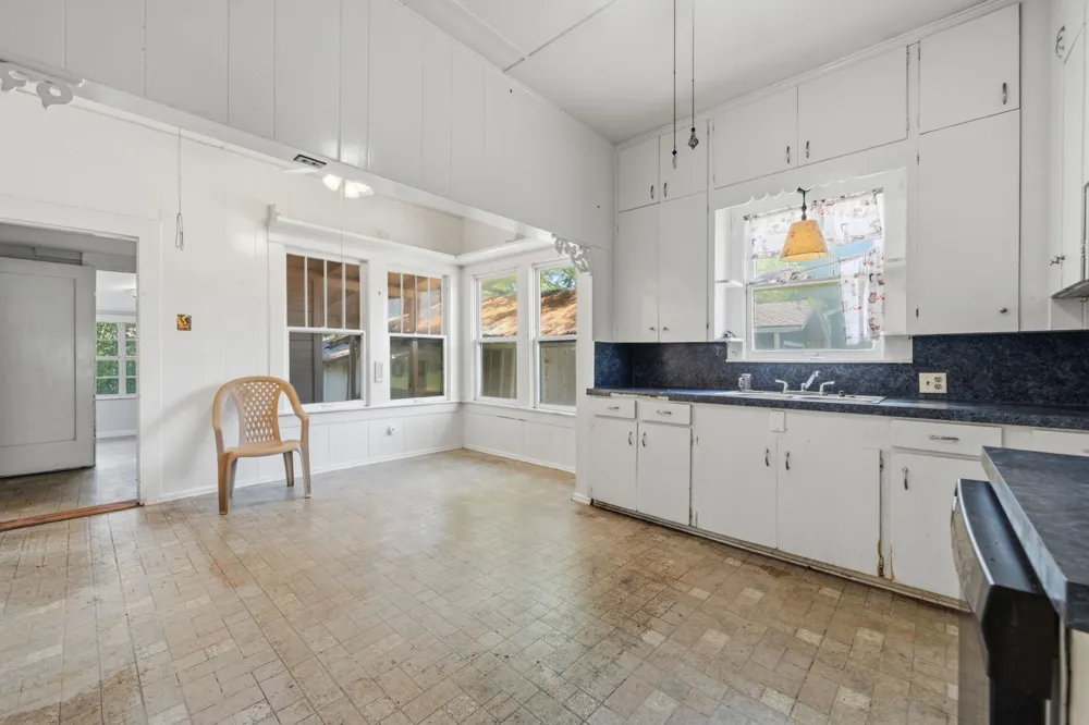 619 W Bell Avenue Rockdale, TX 76567