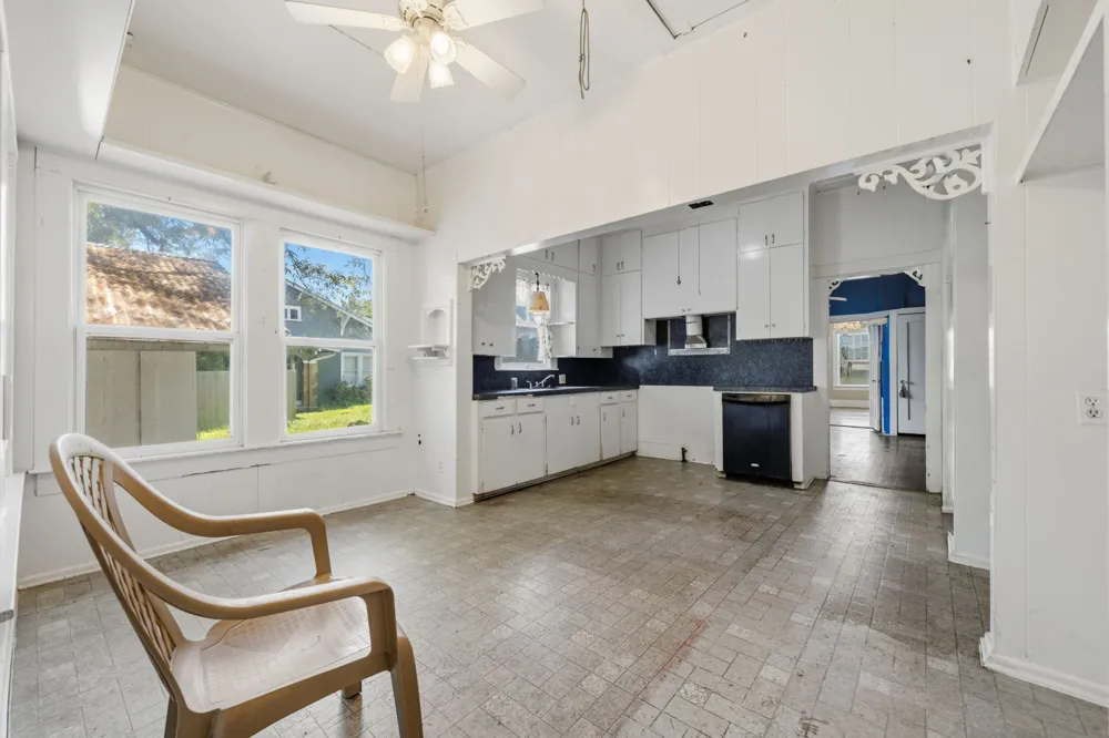 619 W Bell Avenue Rockdale, TX 76567