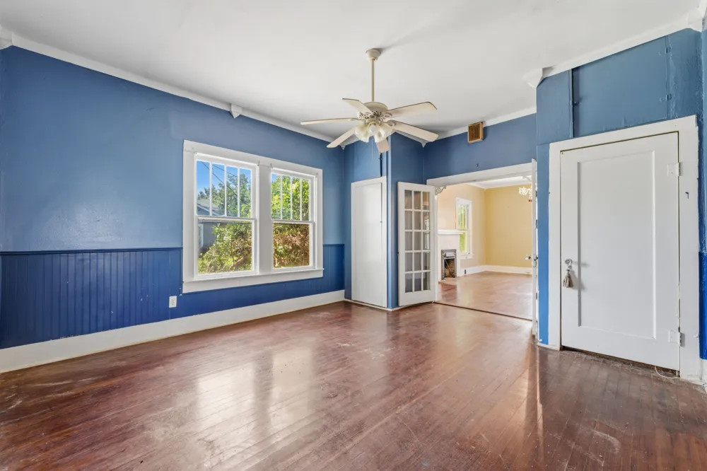 619 W Bell Avenue Rockdale, TX 76567