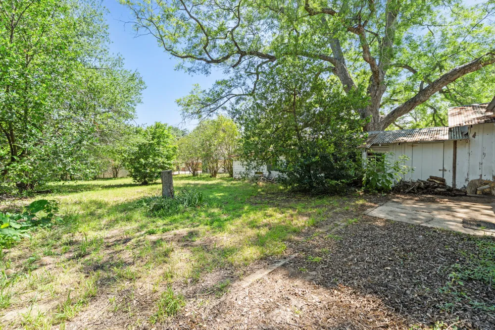 619 W Bell Avenue Rockdale, TX 76567