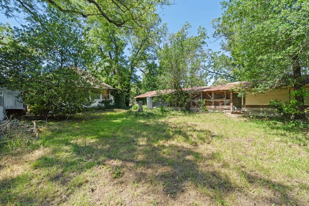 619 W Bell Avenue Rockdale, TX 76567