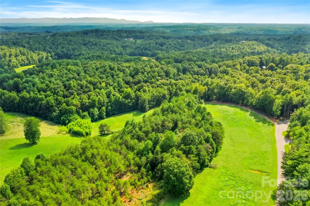 2093 Thoroughbred Way Lenoir, NC 28645