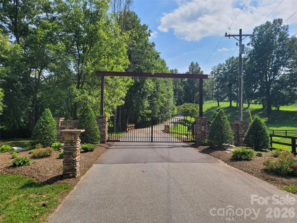 2093 Thoroughbred Way Lenoir, NC 28645