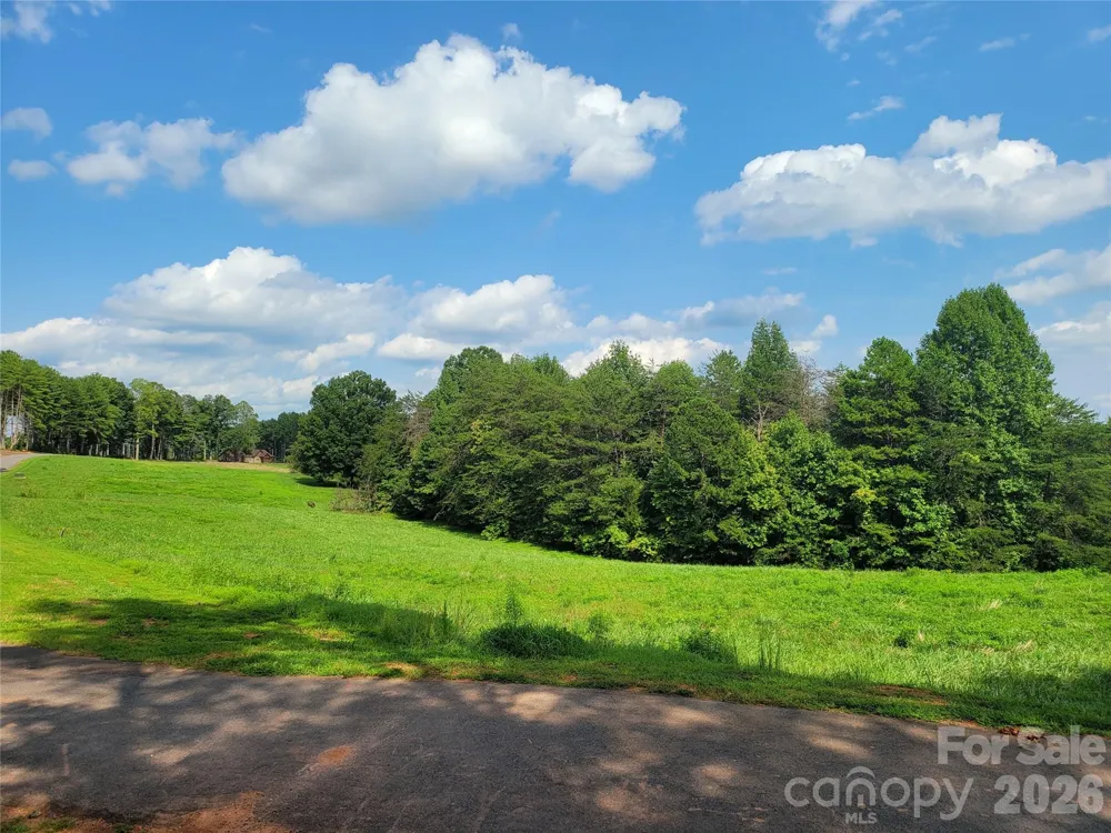 2093 Thoroughbred Way Lenoir, NC 28645