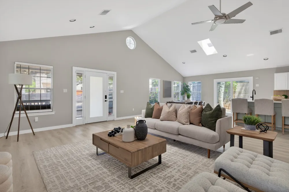 411 W Live Oak Street