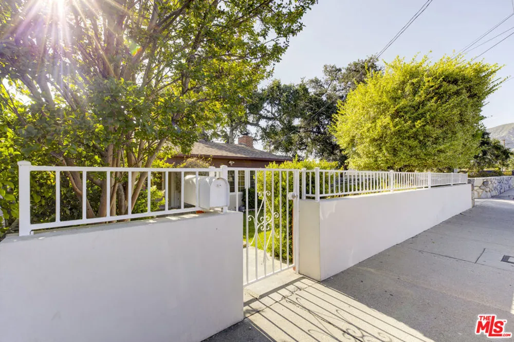 10529 Mount Gleason Avenue Sunland, CA 91040