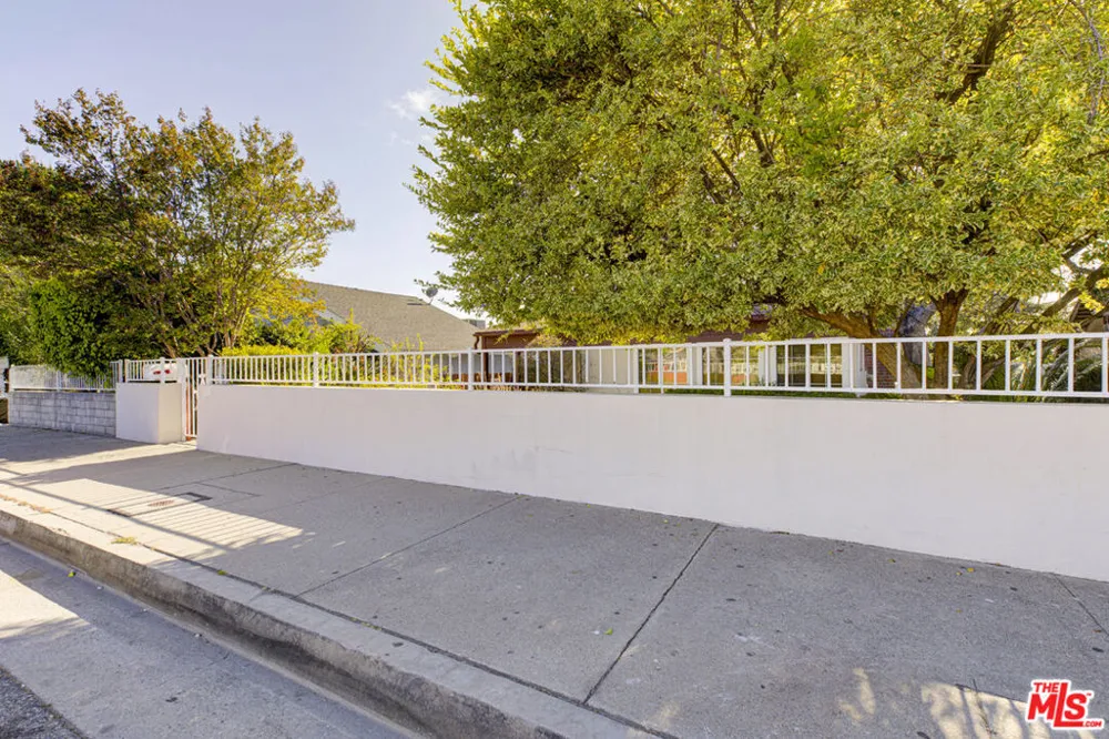 10529 Mount Gleason Avenue Sunland, CA 91040