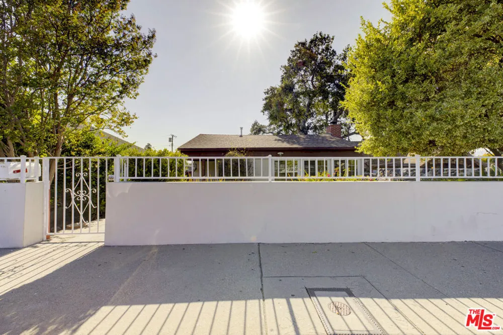 10529 Mount Gleason Avenue Sunland, CA 91040