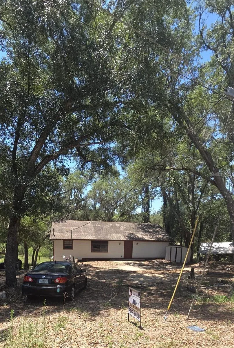 4322 CASAURINA ROAD Lady Lake, FL 32159
