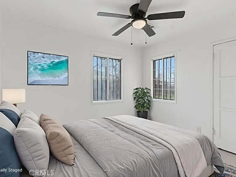 2403 S I Bakersfield, CA 93304