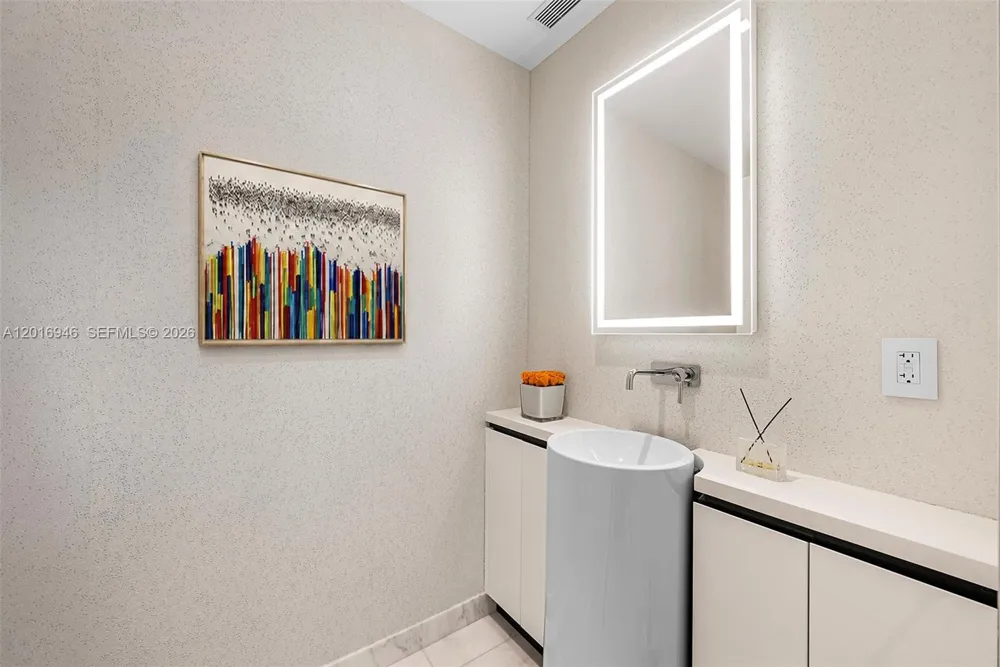10201 Collins Ave #1806 Bal Harbour, FL 33154
