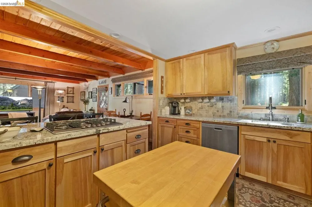 105 Pinecrest Lake RD Pinecrest, CA 95364