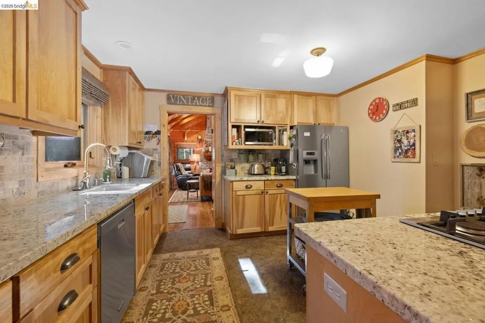 105 Pinecrest Lake RD Pinecrest, CA 95364