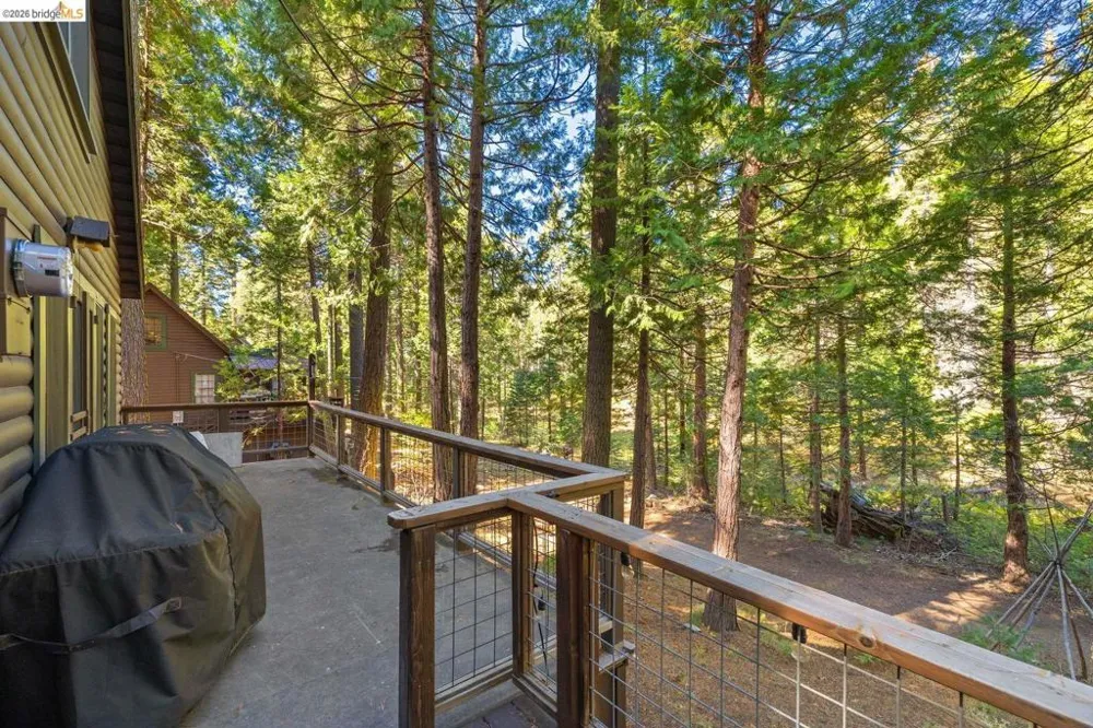 105 Pinecrest Lake RD Pinecrest, CA 95364