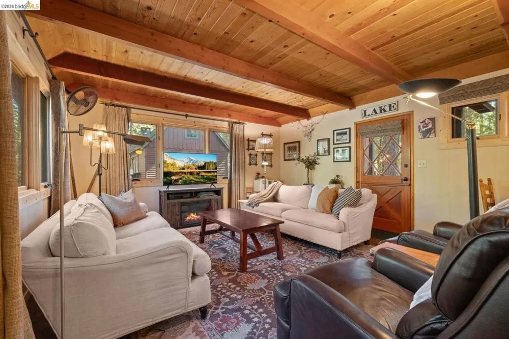 105 Pinecrest Lake RD Pinecrest, CA 95364