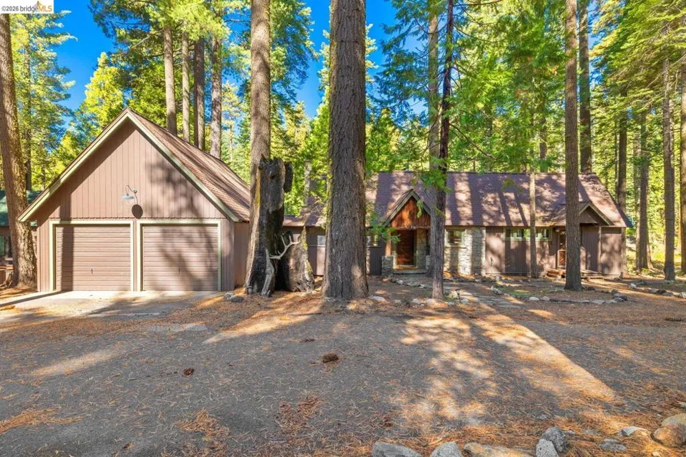 105 Pinecrest Lake RD Pinecrest, CA 95364