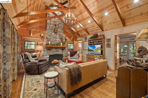 105 Pinecrest Lake RD