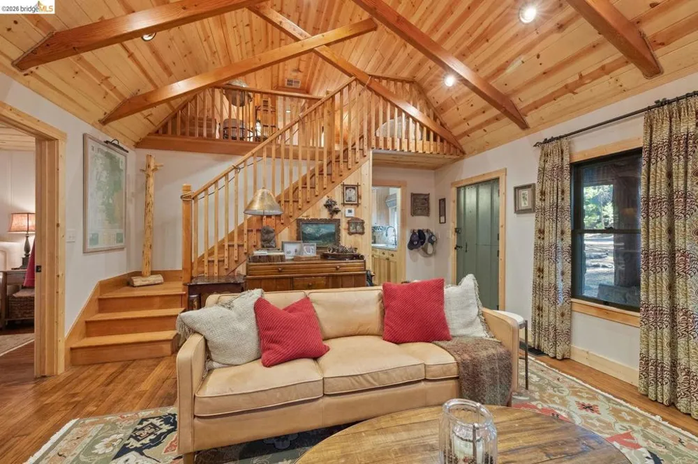 105 Pinecrest Lake RD Pinecrest, CA 95364