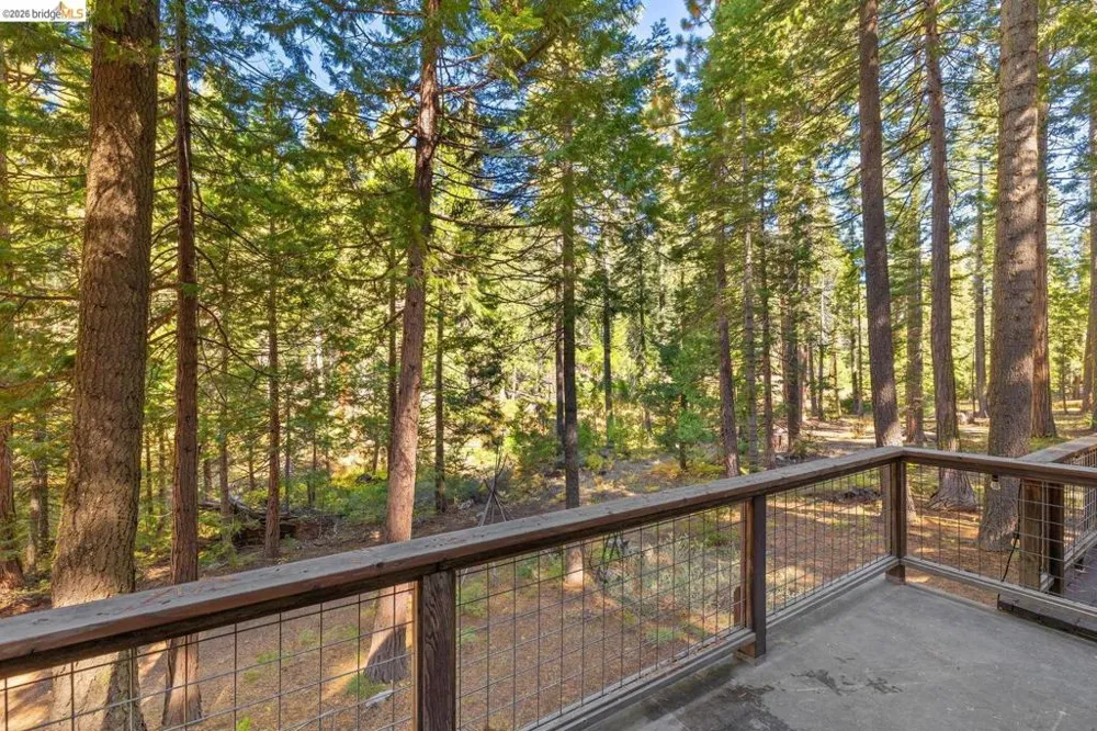 105 Pinecrest Lake RD Pinecrest, CA 95364