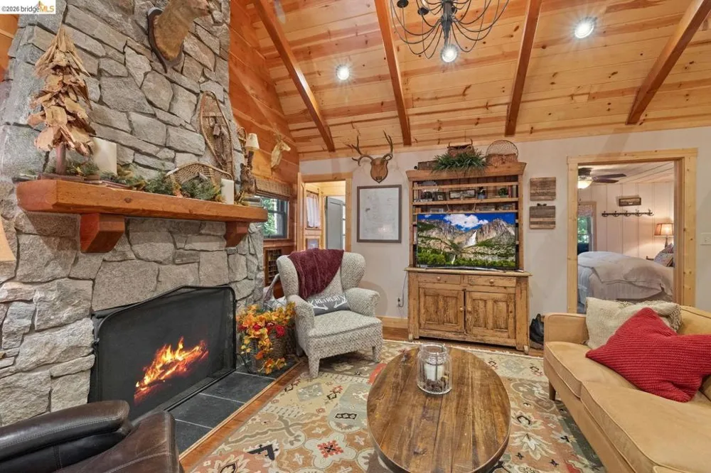 105 Pinecrest Lake RD Pinecrest, CA 95364