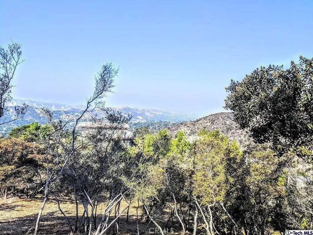 27 Sister Elsie Dr Tujunga, CA 91042