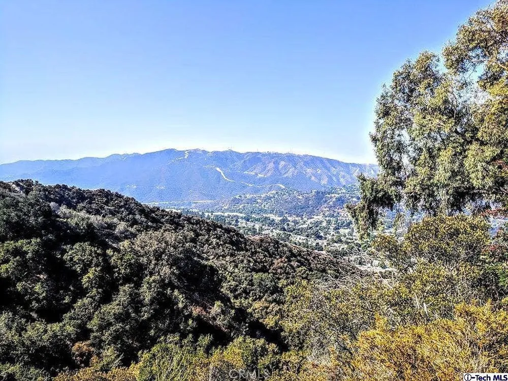 27 Sister Elsie Dr Tujunga, CA 91042