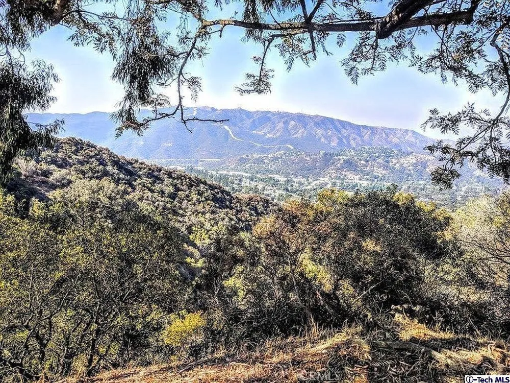 27 Sister Elsie Dr Tujunga, CA 91042