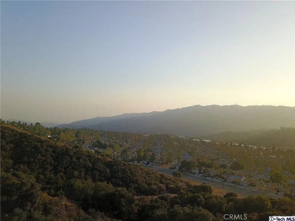 27 Sister Elsie Dr Tujunga, CA 91042