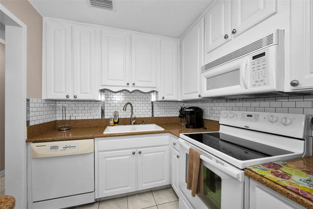 2700 BAYSHORE BOULEVARD #2205 Dunedin, FL 34698