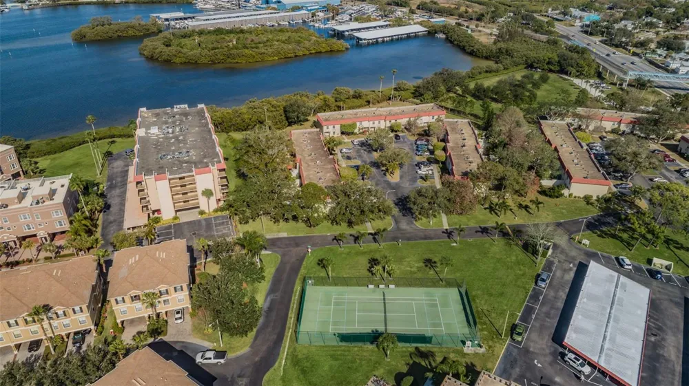 2700 BAYSHORE BOULEVARD #2205 Dunedin, FL 34698