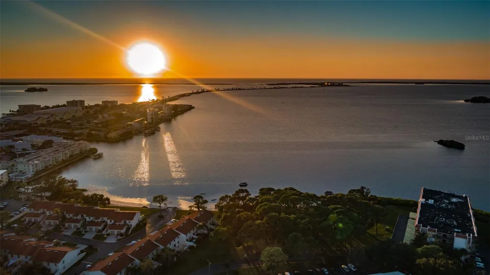 2700 BAYSHORE BOULEVARD #2205 Dunedin, FL 34698