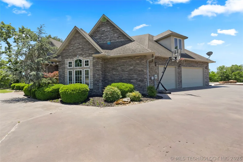 412 W Sunset Court Catoosa, OK 74015