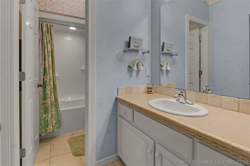 412 W Sunset Court Catoosa, OK 74015