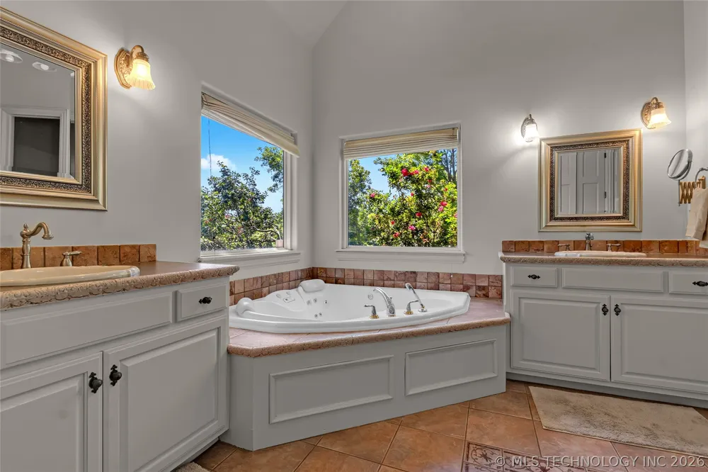 412 W Sunset Court Catoosa, OK 74015