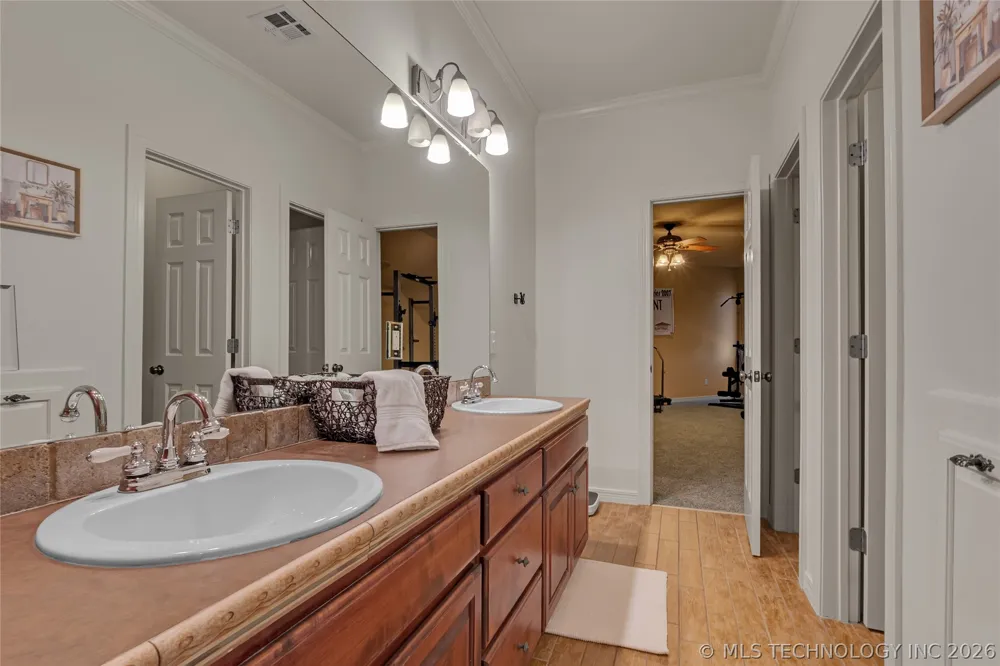 412 W Sunset Court Catoosa, OK 74015