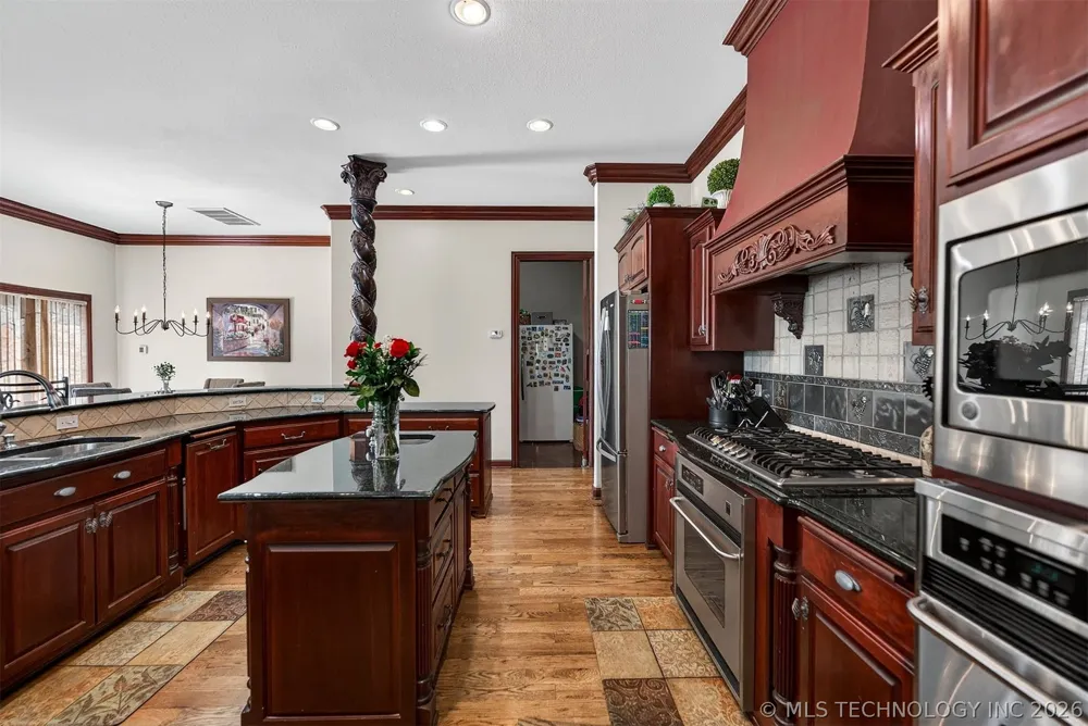 412 W Sunset Court Catoosa, OK 74015