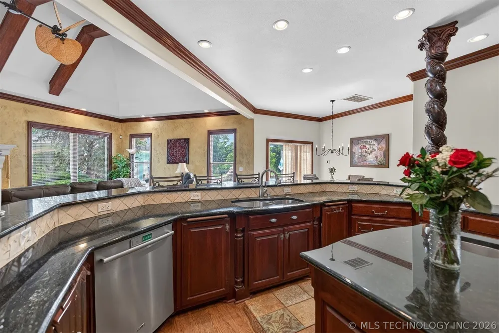 412 W Sunset Court Catoosa, OK 74015