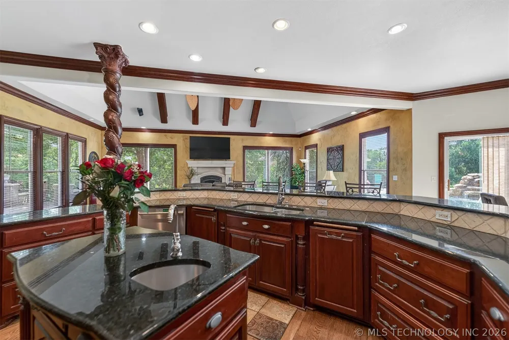 412 W Sunset Court Catoosa, OK 74015