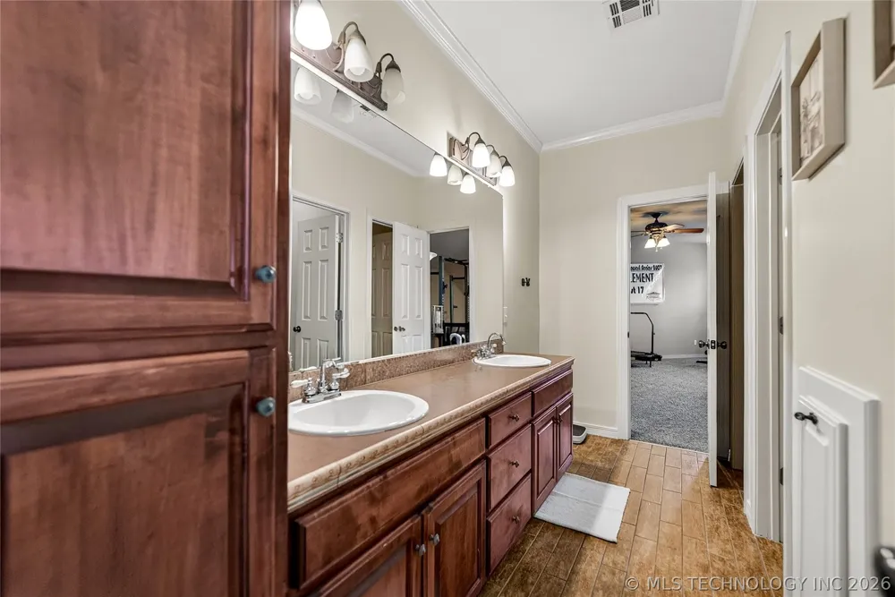 412 W Sunset Court Catoosa, OK 74015