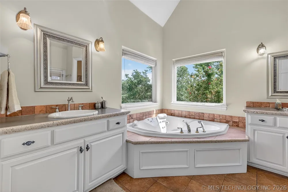 412 W Sunset Court Catoosa, OK 74015