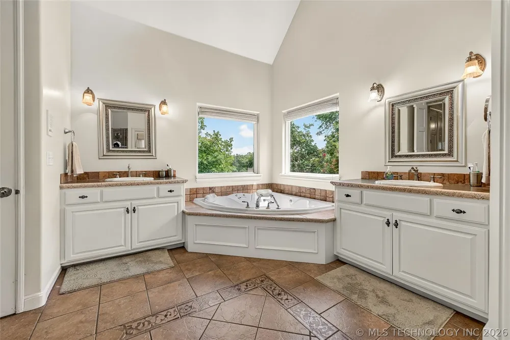 412 W Sunset Court Catoosa, OK 74015