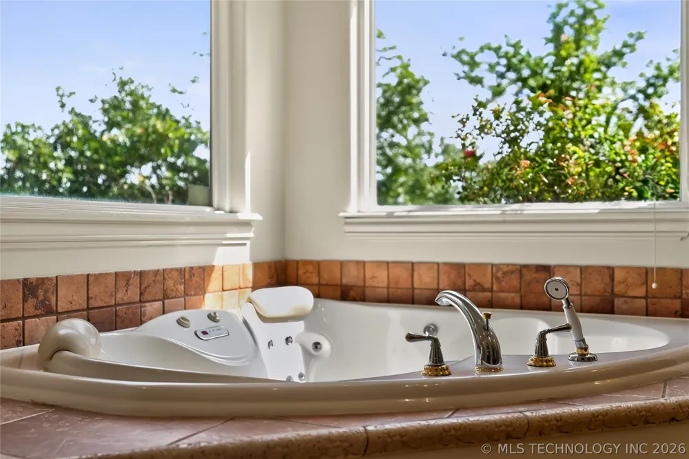 412 W Sunset Court Catoosa, OK 74015
