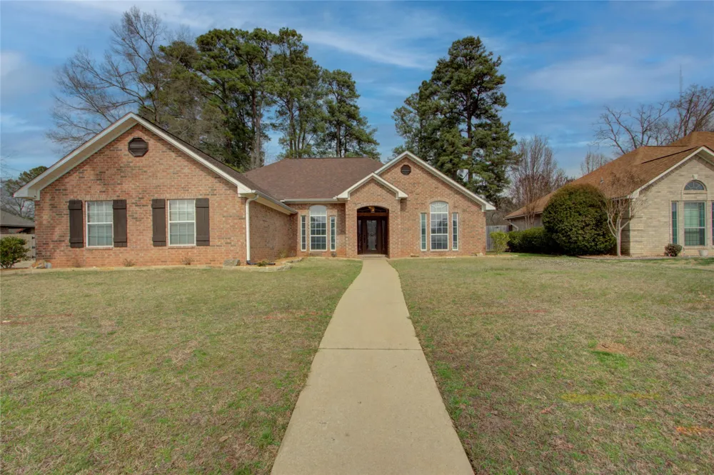 122 Corley Circle Wake Village, TX 75501