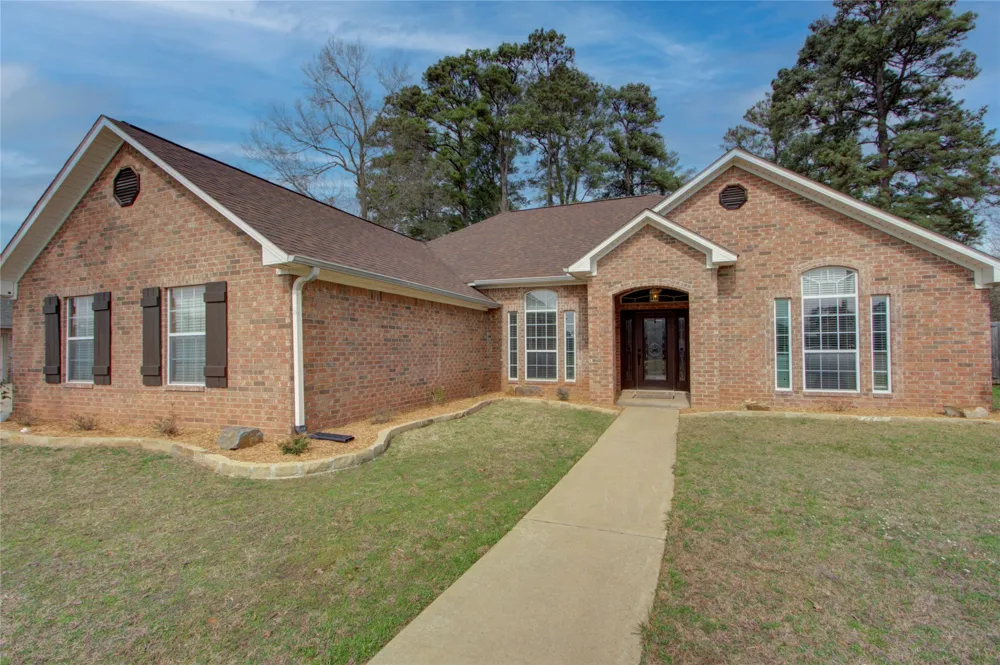 122 Corley Circle Wake Village, TX 75501