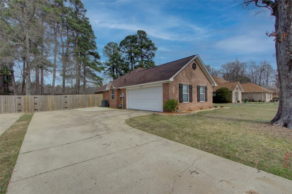 122 Corley Circle Wake Village, TX 75501