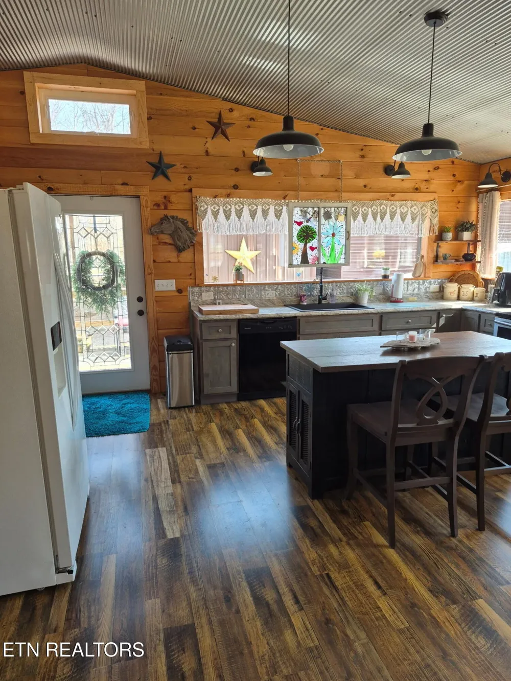 101 Ridgepoint Rd Jamestown, TN 38556
