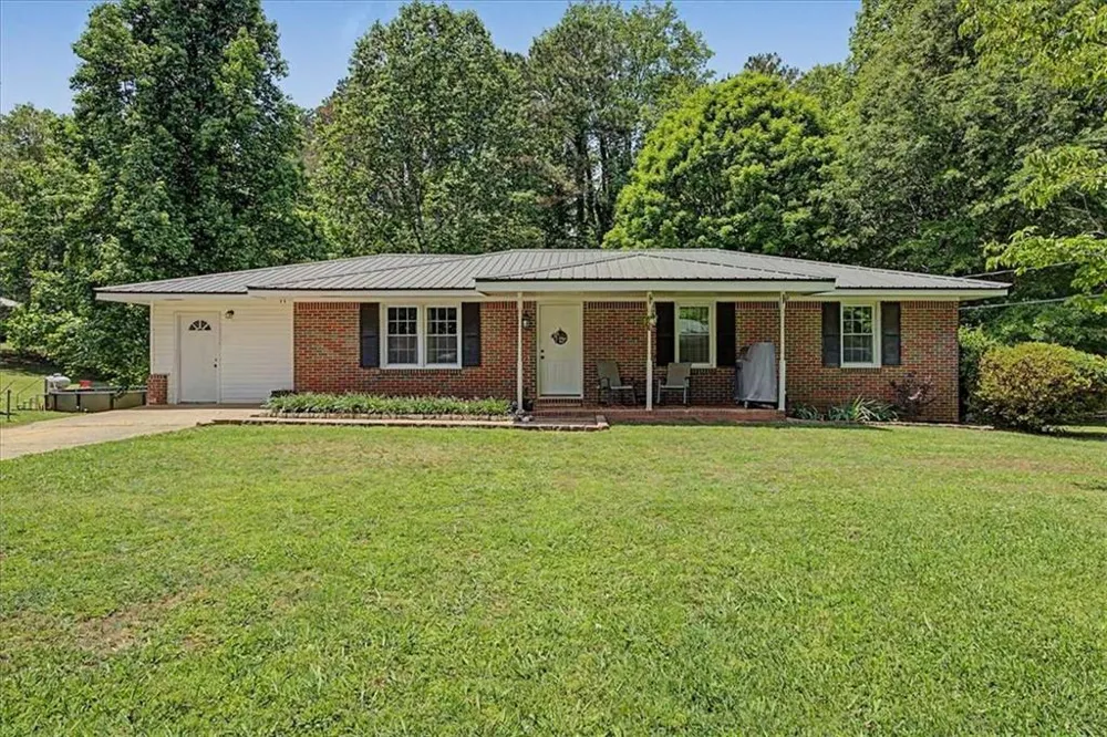98 James Street Tallapoosa, GA 30176
